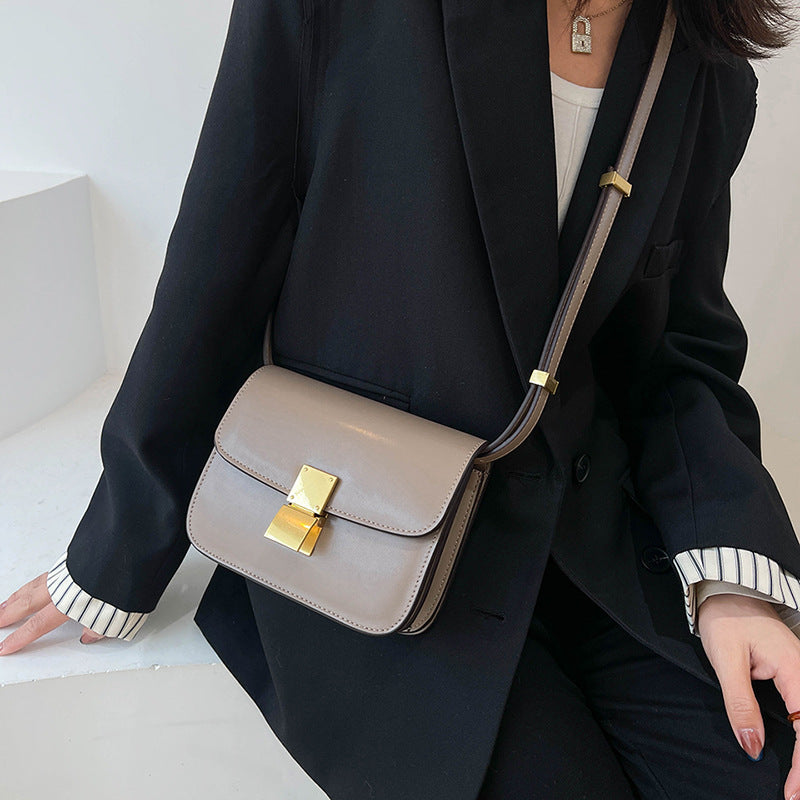 Women's Retro Fashion Twist Niche Texture Shoulder Bags