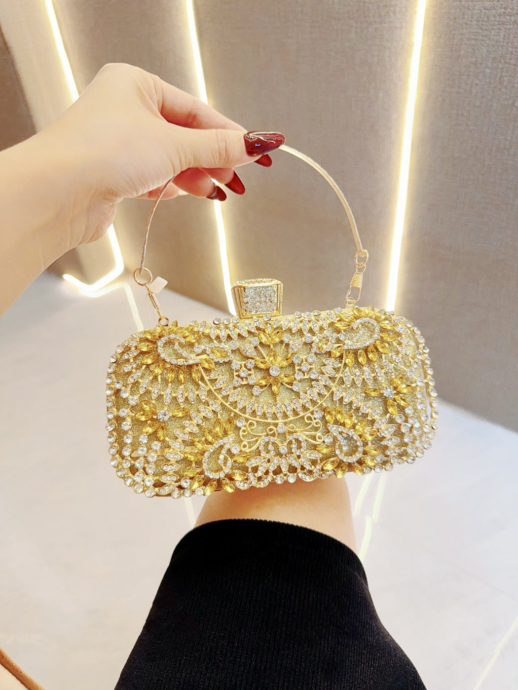 Women's Unique Niche Hand Rhinestone Dinner Evening Bags