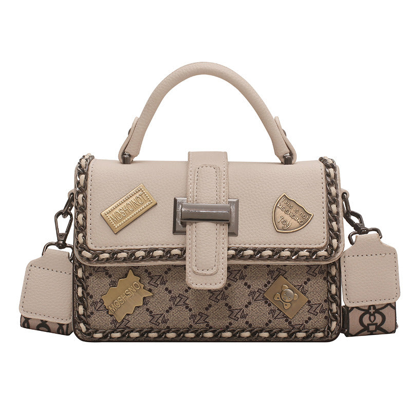 Women's Retro Badge Portable Chain Design Shoulder Bags