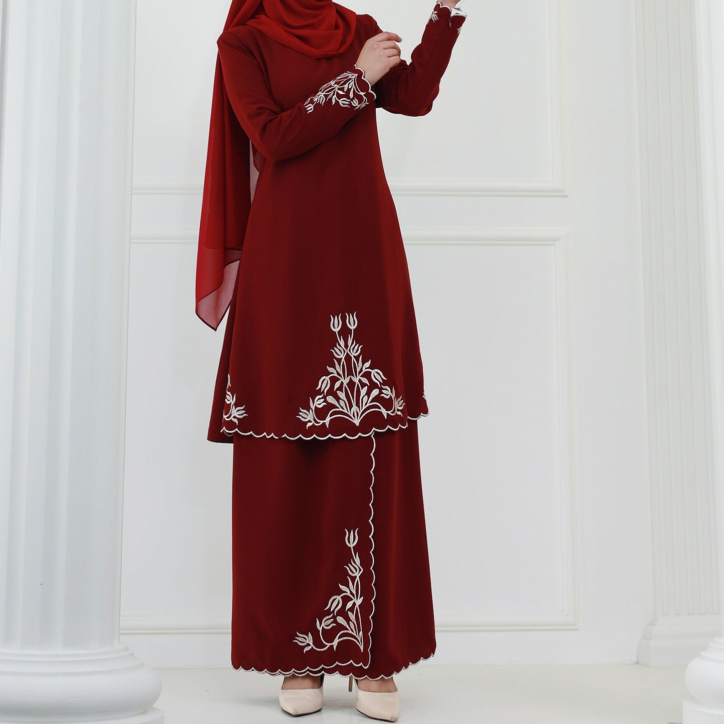 Elegant Stylish Malay Exquisite Two-piece Embroidery Clothing