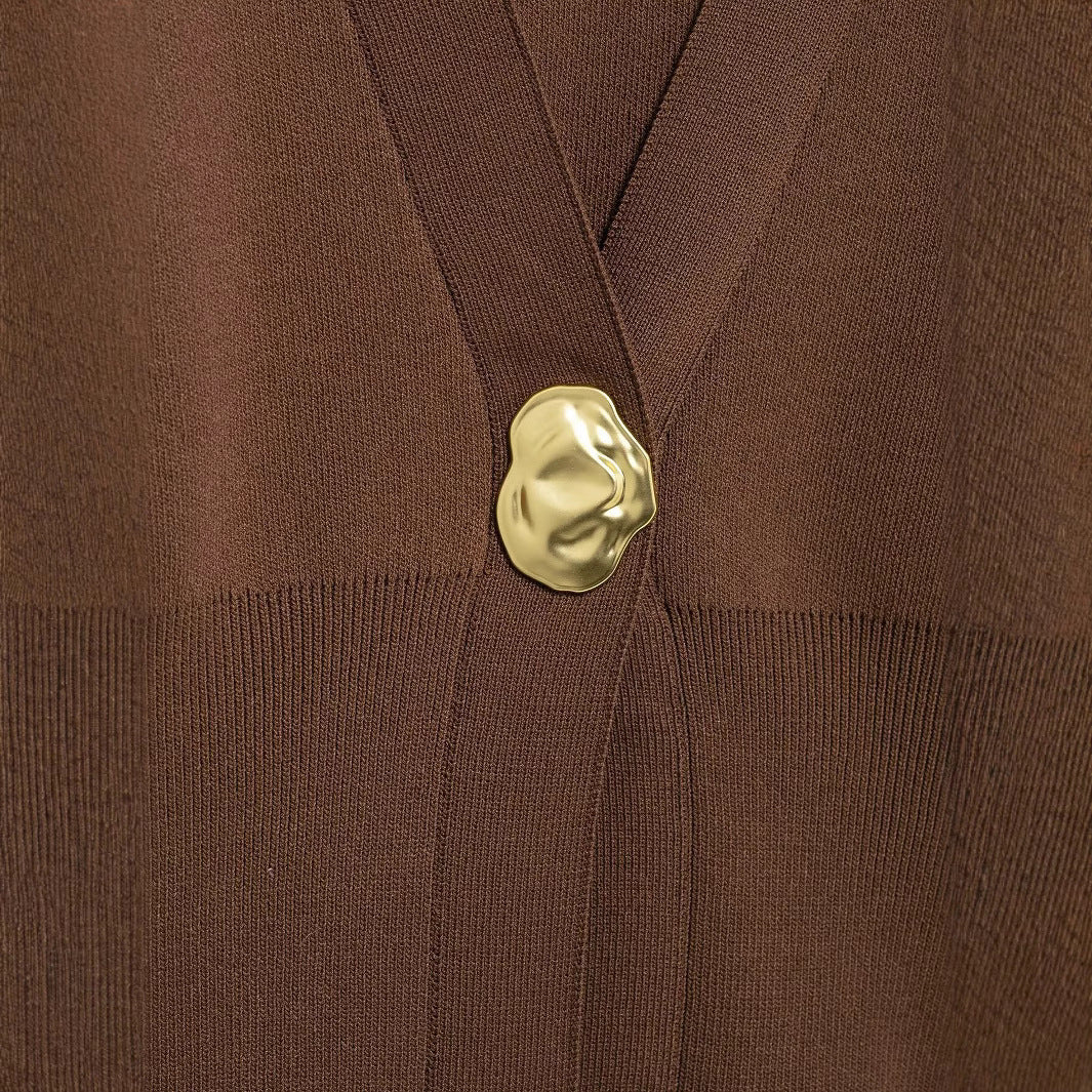 Women's Simple Elegant Metal Button Decoration Knitted Knitwear
