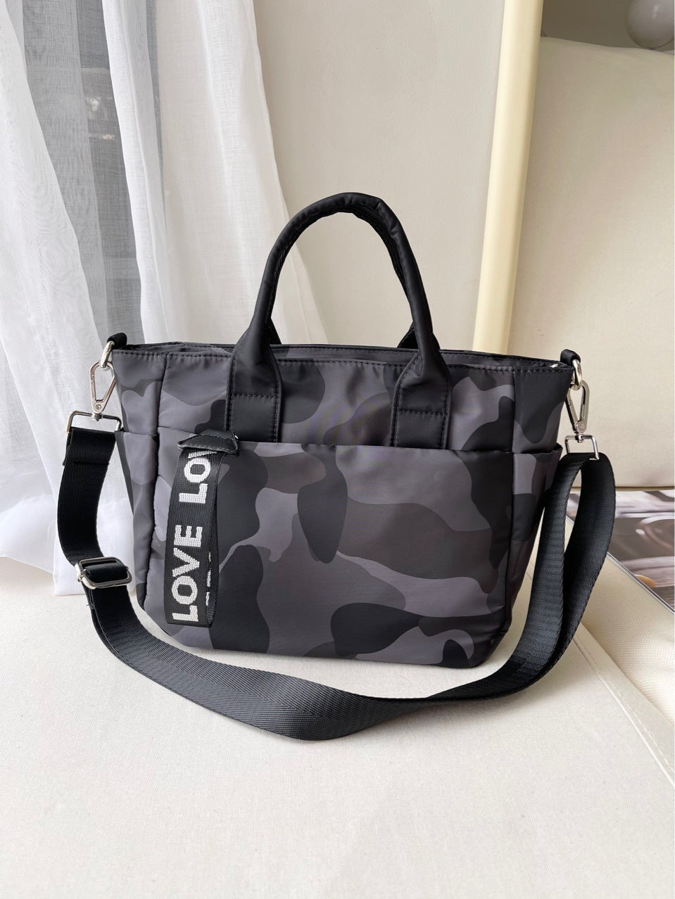 Women's Style Dumpling Medium Nylon Cloth Lightweight Fashion Crossbody Bags