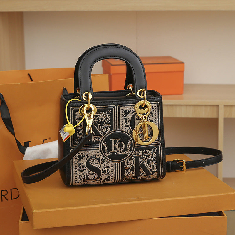 Women's Mild Luxury Retro Embroidered Fashion Trend Shoulder Bags