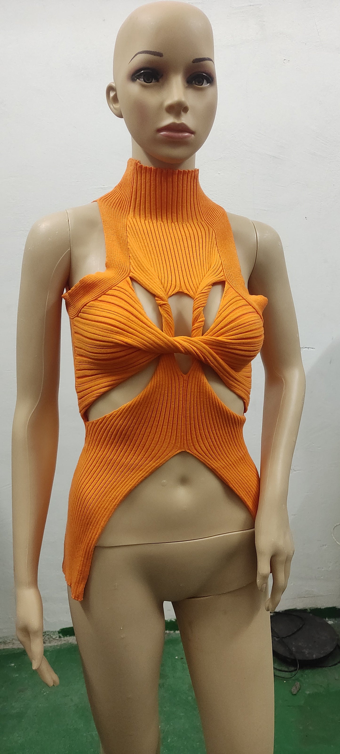Women's Hollow Out Twisted Wool Fashion Half Tops