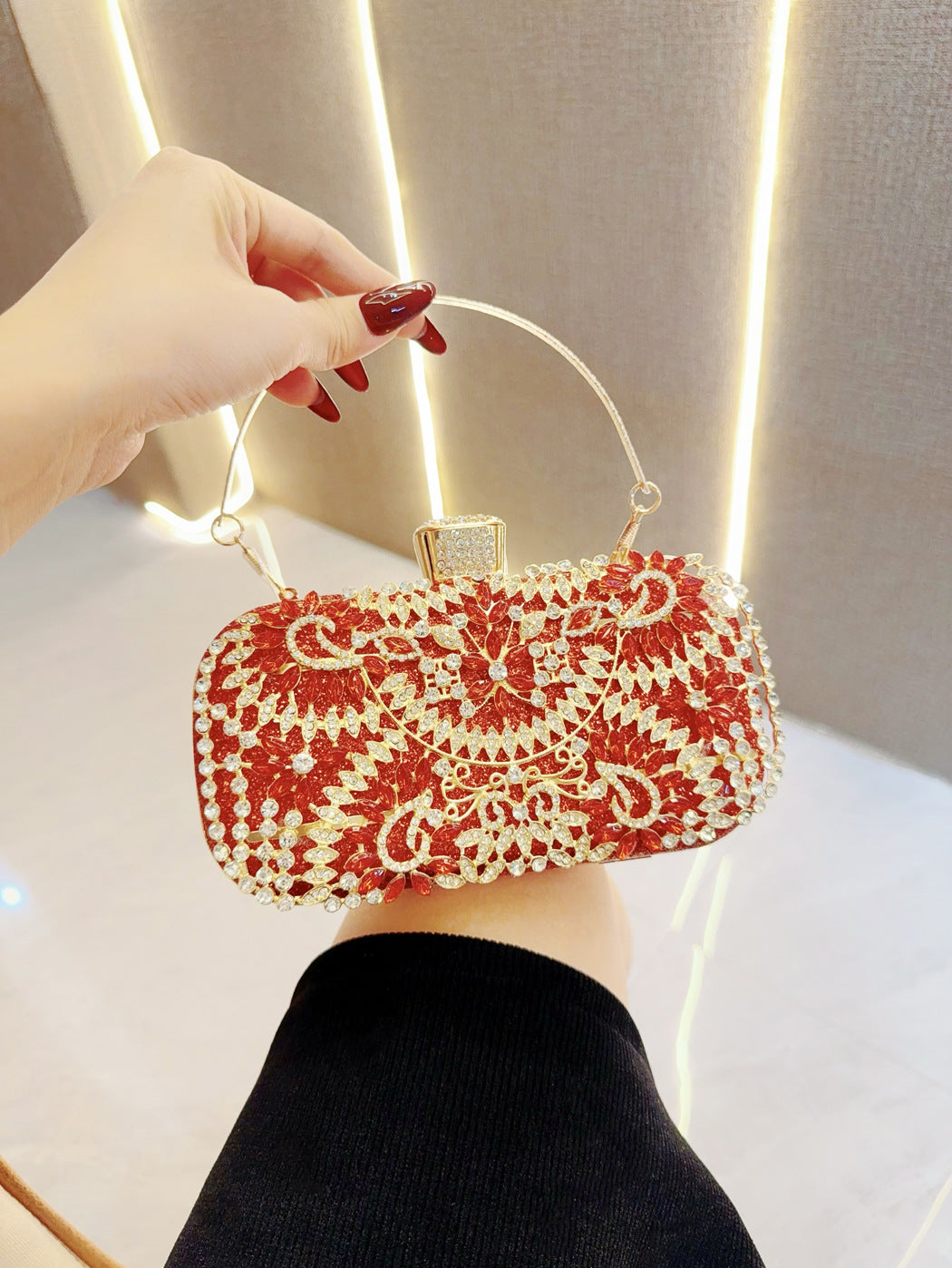 Women's Unique Niche Hand Rhinestone Dinner Evening Bags