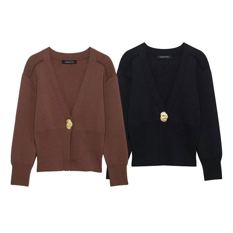 Women's Simple Elegant Metal Button Decoration Knitted Knitwear