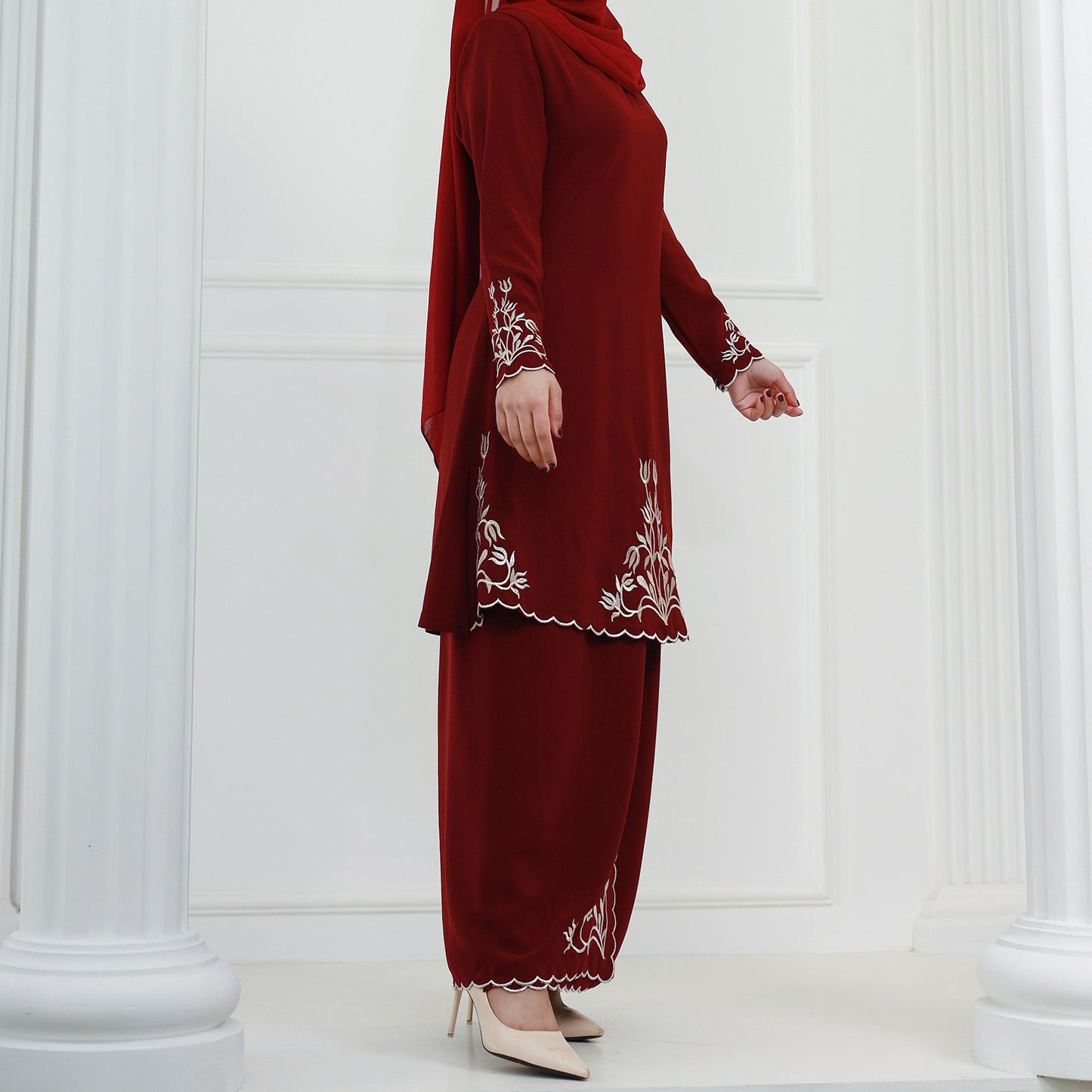 Elegant Stylish Malay Exquisite Two-piece Embroidery Clothing