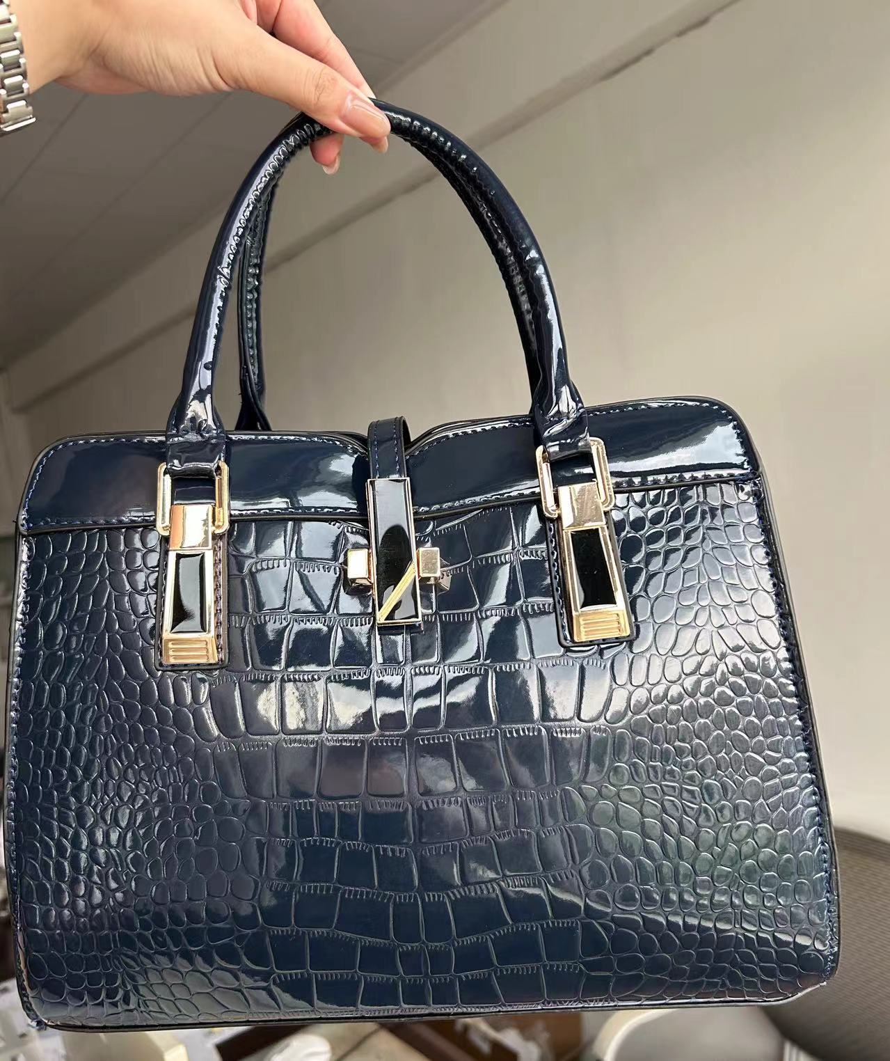 Fashion Shining Leather Large Capacity Crocodile Shoulder Bags