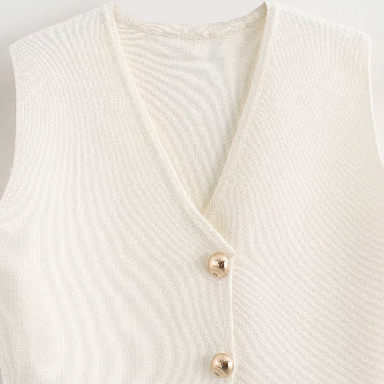 Women's Fashionable Golden Button Decoration Knitted Loose Vests