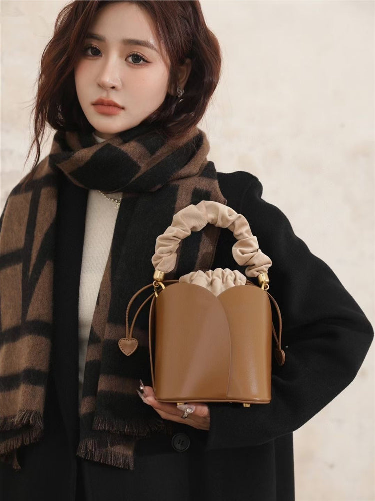Women's Style Hand Holding Retro Flower Drawstring Handbags