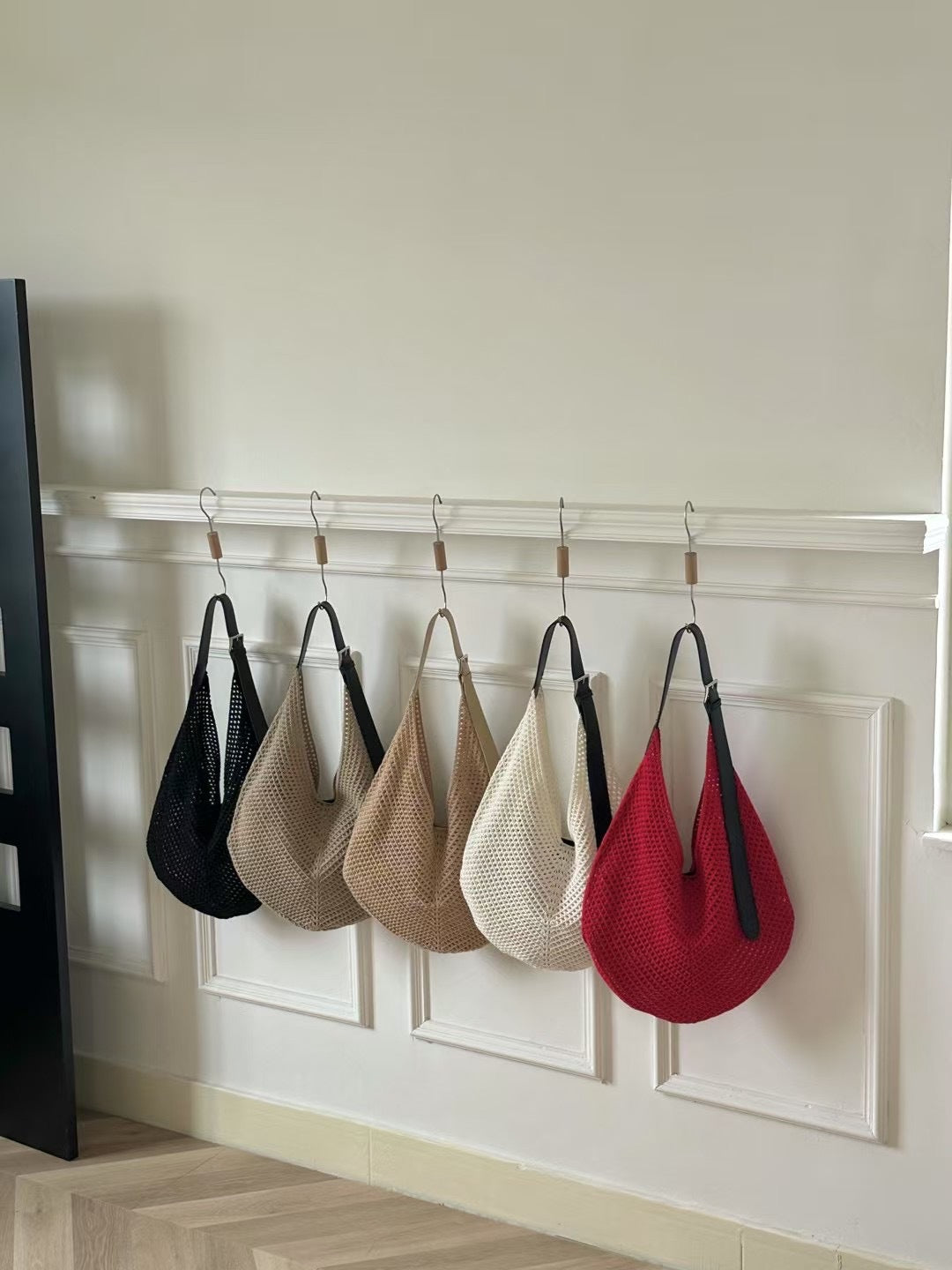 Women's Woven Hollow Seaside Vacation Beach Straw Shoulder Bags