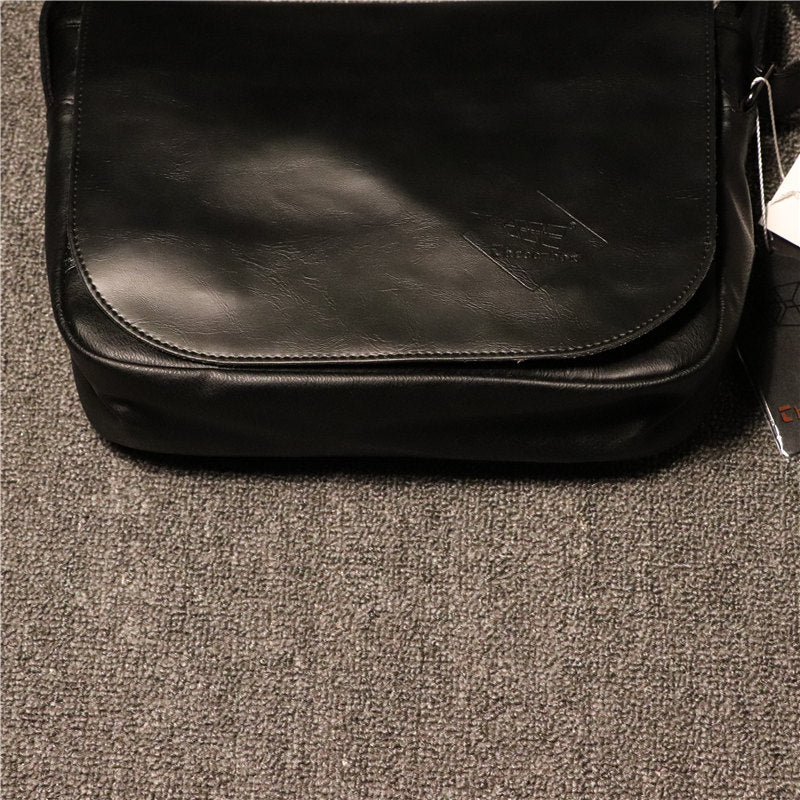 Men's Trendy Retro Simple Fashion Flip Motorcycle Men's Shoulder Bags