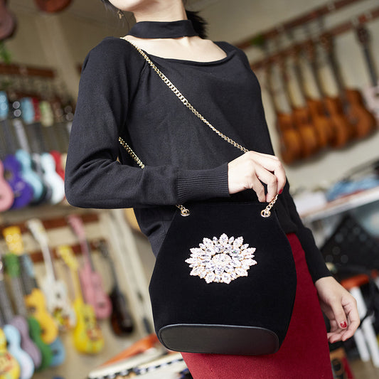 Women's Veet Retro Diamond Handmade Dinner Chain Shoulder Bags