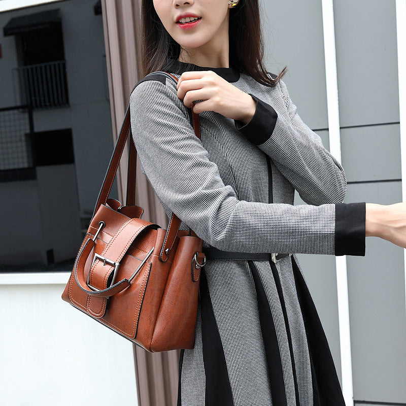 Women's Capacity Easy To Match Retro Oil Shoulder Bags