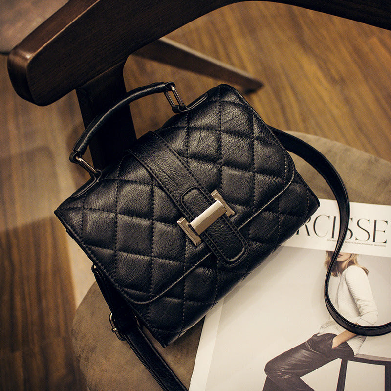 Women's Taoyin Leather Rhombus Magnetic Snap Fashion Women's Shoulder Bag