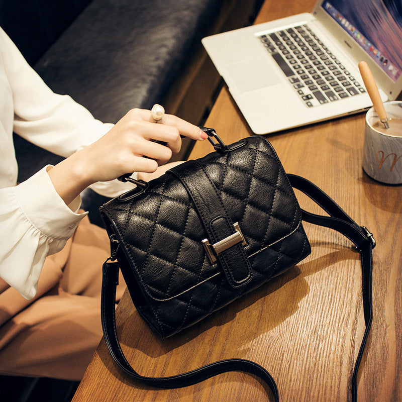 Women's Taoyin Leather Rhombus Magnetic Snap Fashion Women's Shoulder Bag