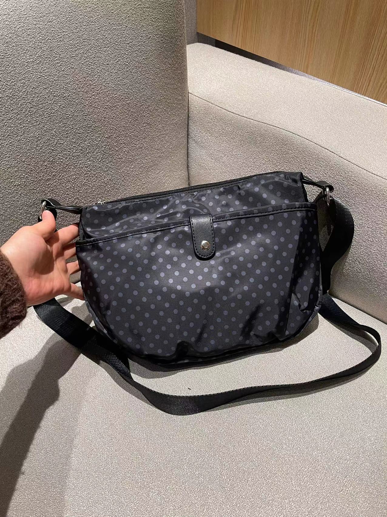 Women's Lightweight Saddle Textured Waterproof Nylon Cloth Crossbody Bags