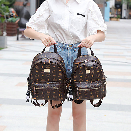 Women's Fashion Rivet Large Capacity Shaping Fashionable Shoulder Bags