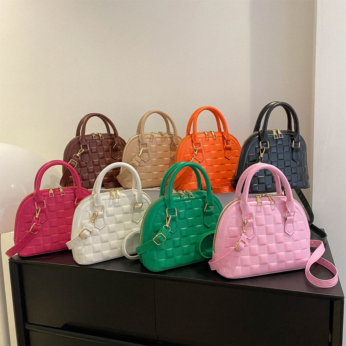 High-grade Shell Popular Chessboard Fashion Elegant Women's Shoulder Bag