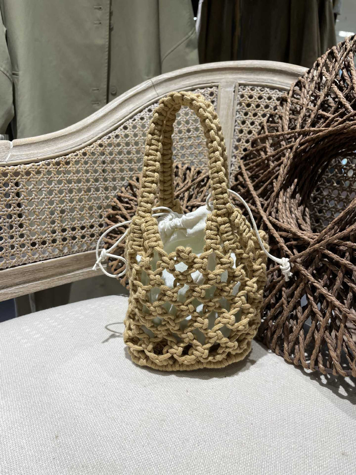 Cute Texture Solid Color Round Hand-woven Handbags