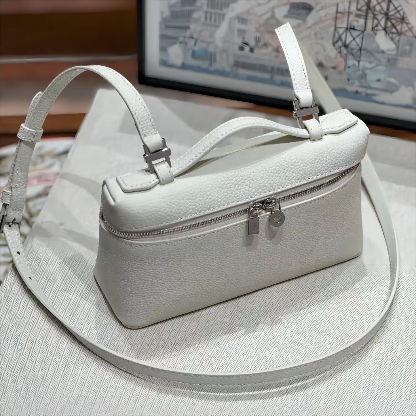 Women's Cowhide Lunch Box Fashion One High Shoulder Bags