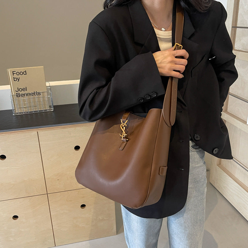 Women's Retro Fashion Letter Large Capacity Commuter Crossbody Bags