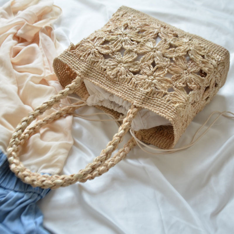 Women's Hollow Flower Raffia Woven Seaside Vacation Bags
