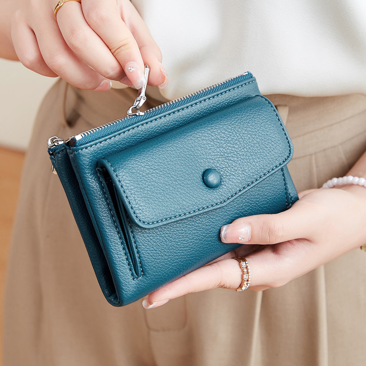 Women's Short Double Zipper Flip Minimalist Portable Ladies Wallet