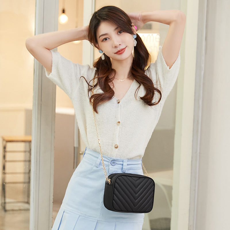 Versatile Korean Style Fashion Leisure Chain V Tattoo Embroidery Women's Shoulder Bag