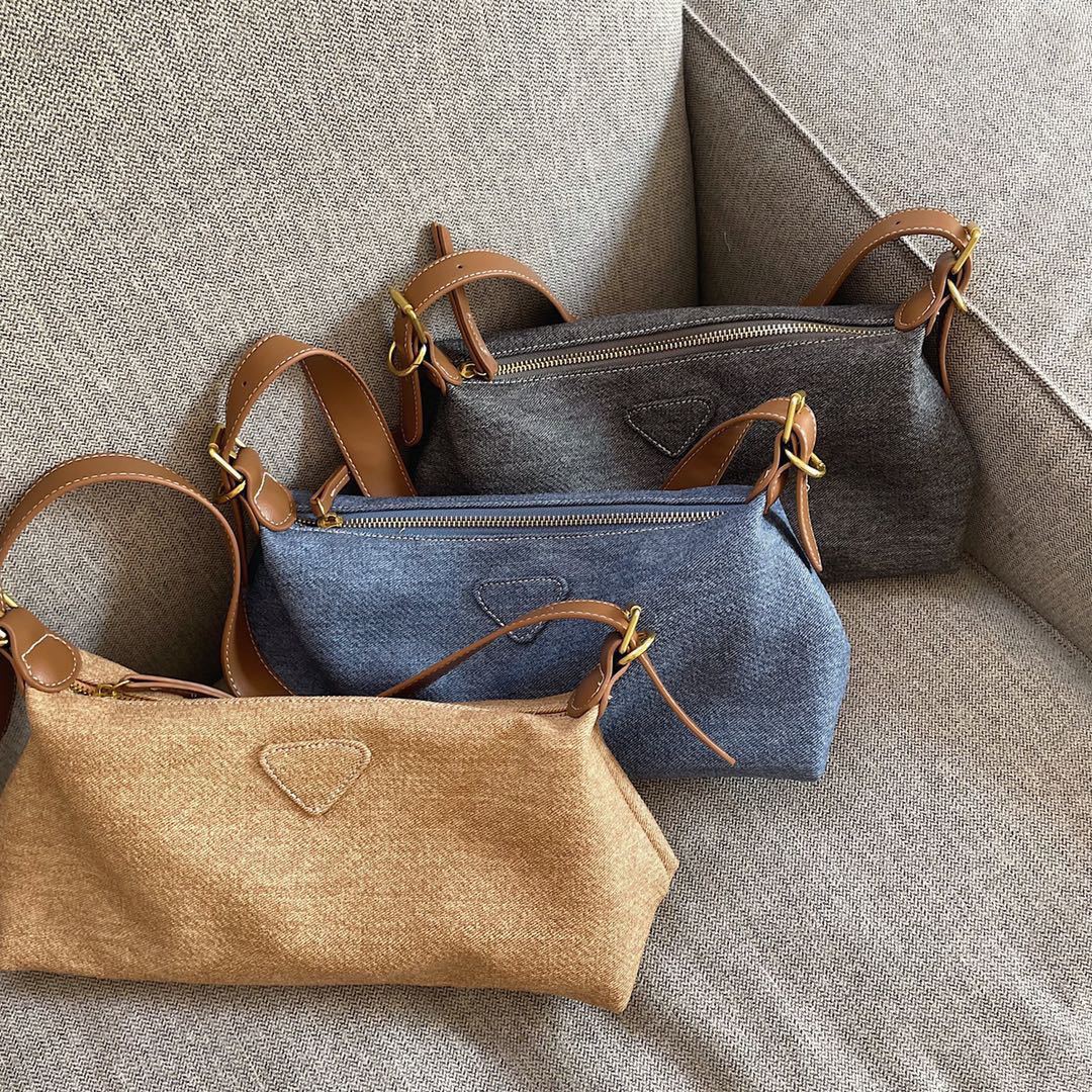 French Stick Underarm Design Texture Cloth Shoulder Bags