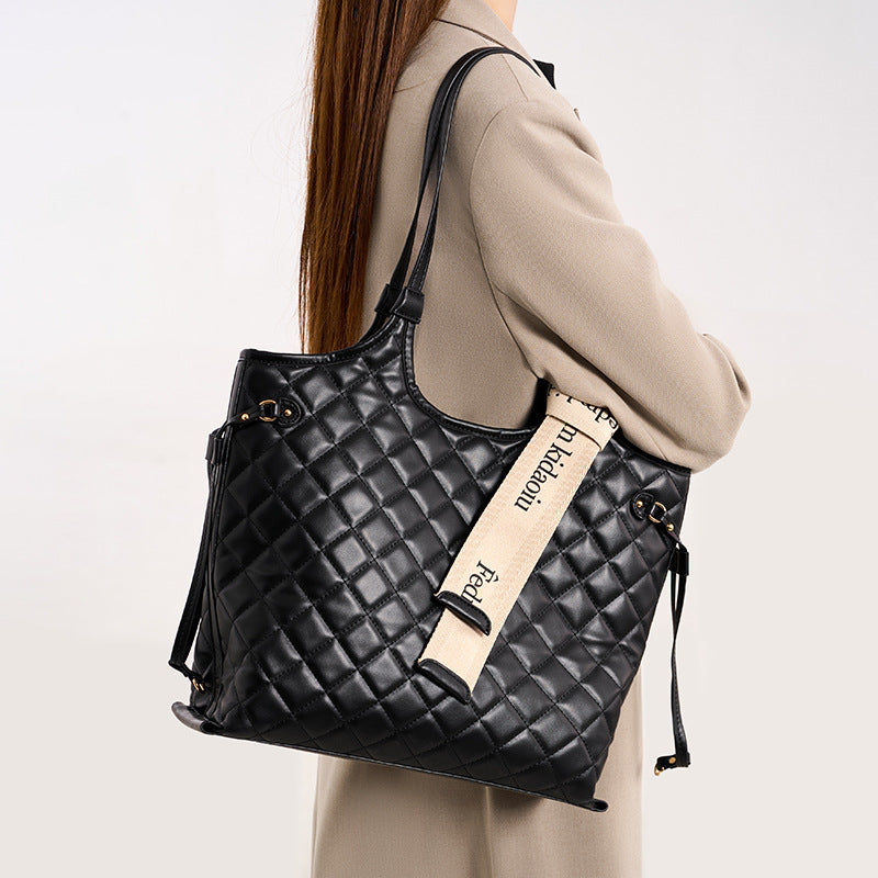 Glamorous Women's High-grade Large Capacity Underarm Women's Messenger Bag