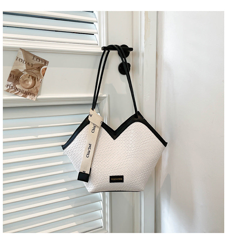 Large Capacity Letter Strap Retro Style Woven Pattern Texture Commuter Women's Shoulder Bag