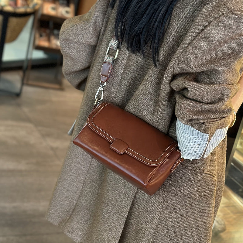 Women's Genuine Cattlehide Leather Surface Fashionable Shoulder Bags