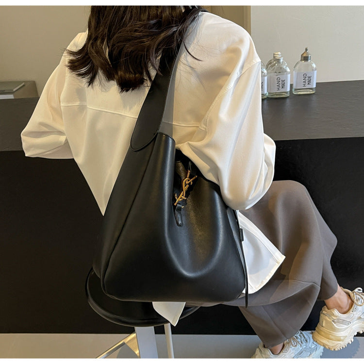 Women's Retro Fashion Letter Large Capacity Commuter Crossbody Bags
