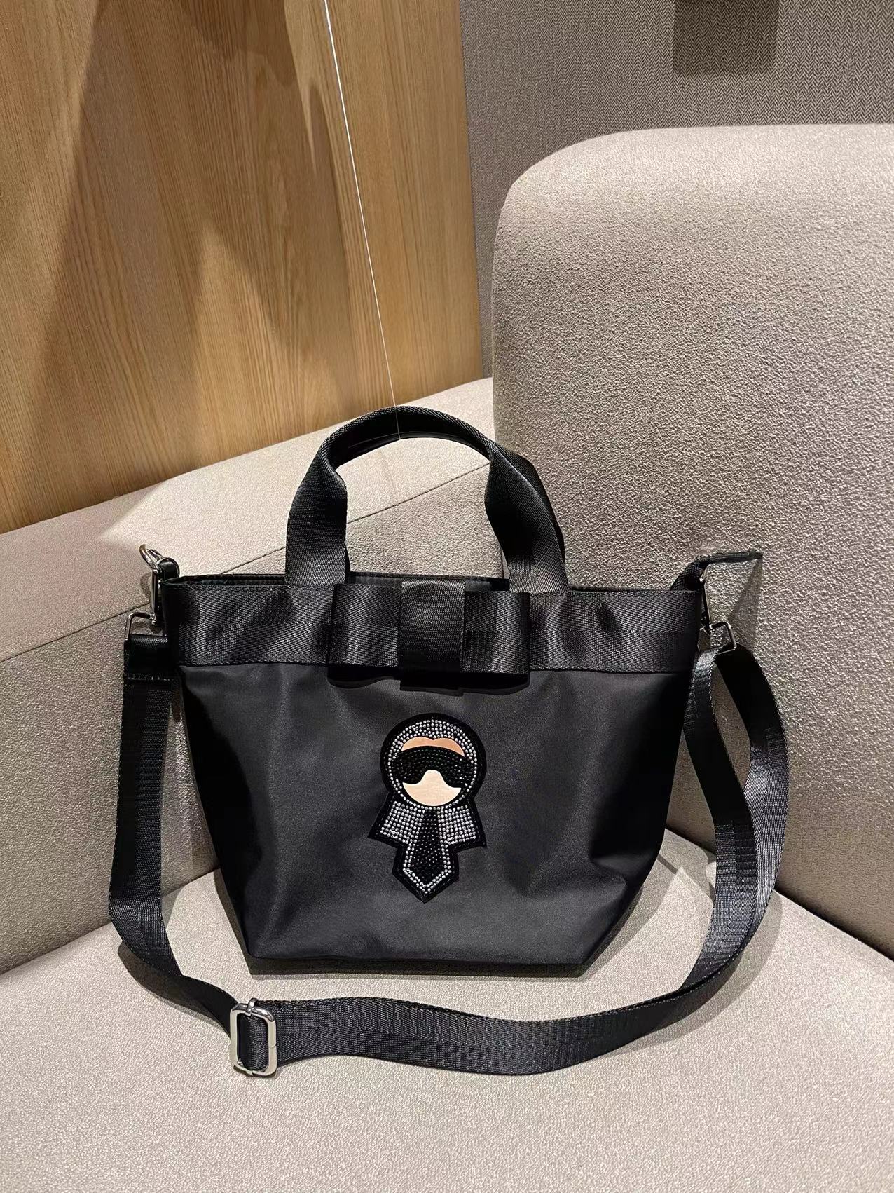 Women's Graceful Large Capacity Commuter Nylon Cloth Tote Bags