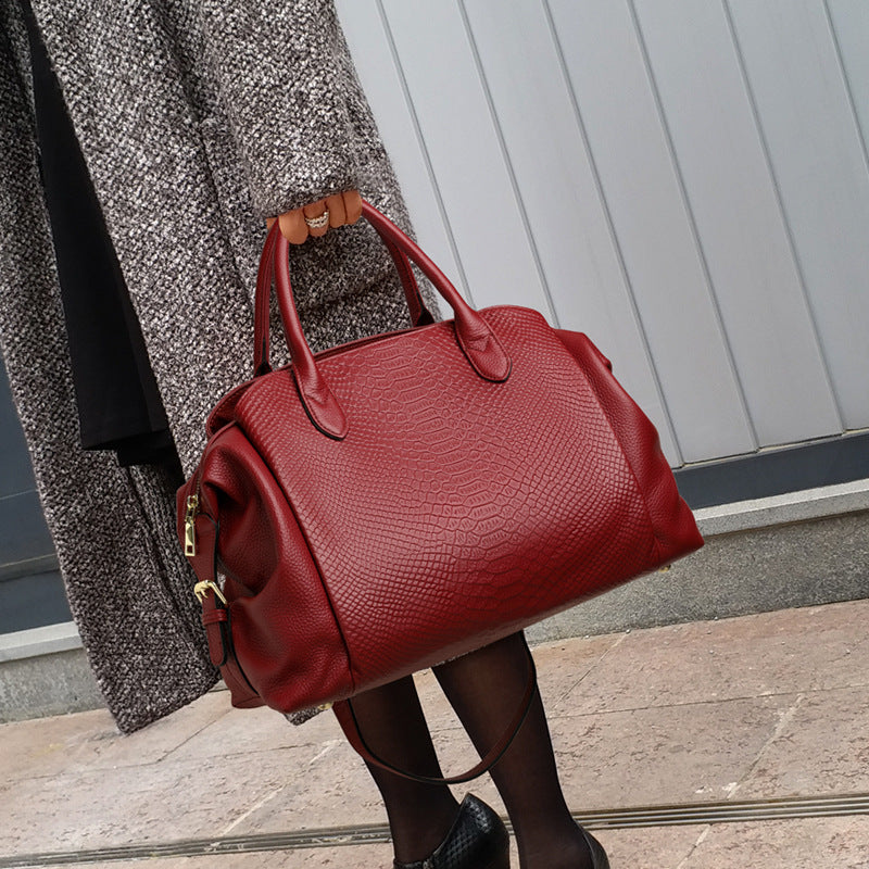 Women's Large Capacity Black Commuter Genuine Leather Crocodile Pattern Bags
