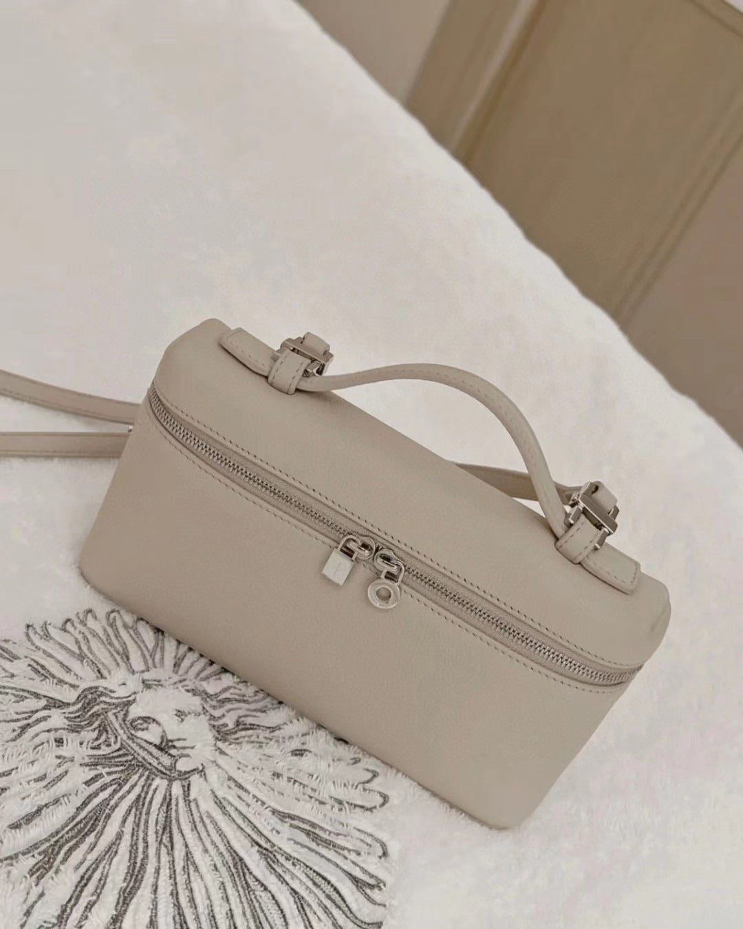 Version Lunch Box Cattlehide Leather Fashion Crossbody Bags