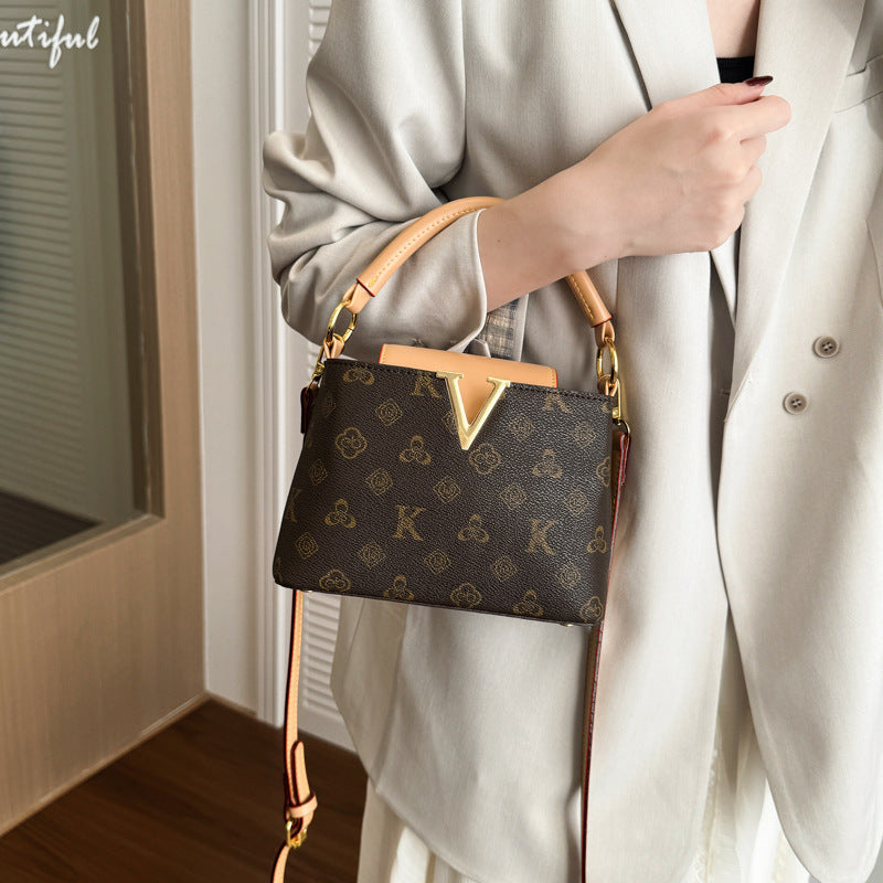 Women's Large Capacity High-grade Light Luxury Retro Women's Messenger Bag