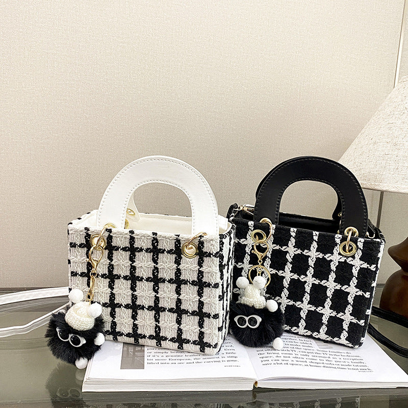 Women's Popular Fashion Plaid Summer Versatile Women's Shoulder Bag