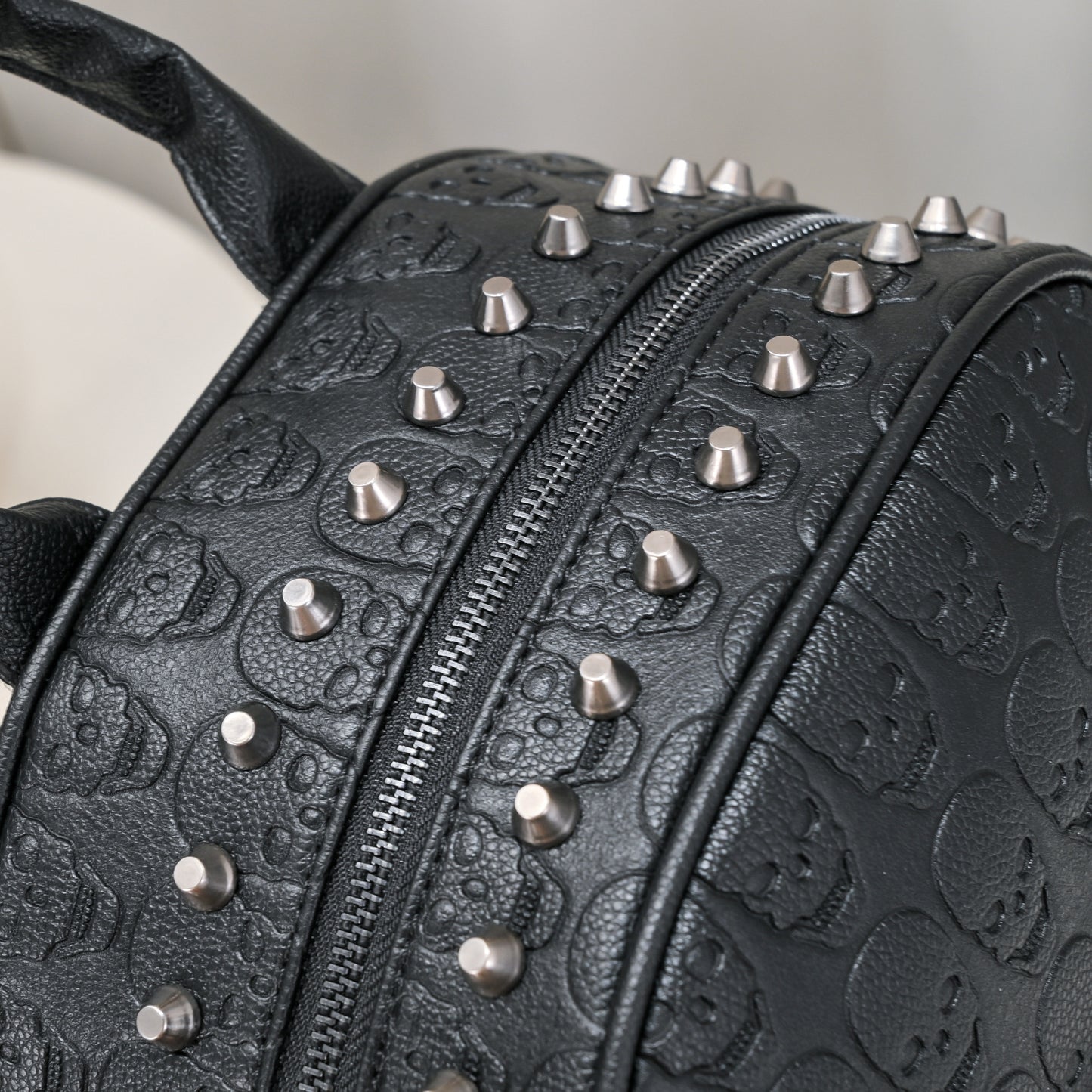 Large Capacity Unisex Trendy Skull Rivet Bags