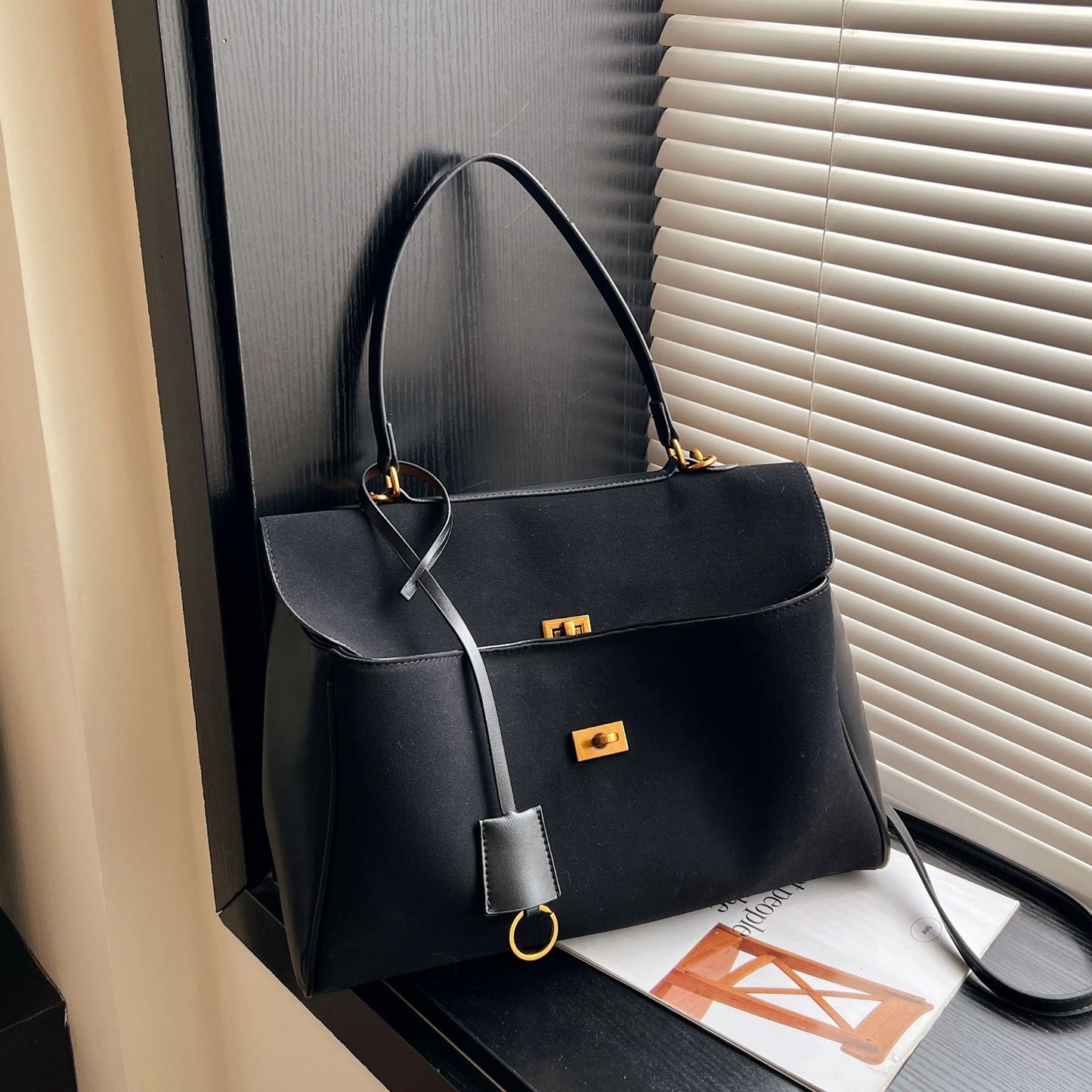 Texture Suede Large Capacity Commuter Fashion Shoulder Bags