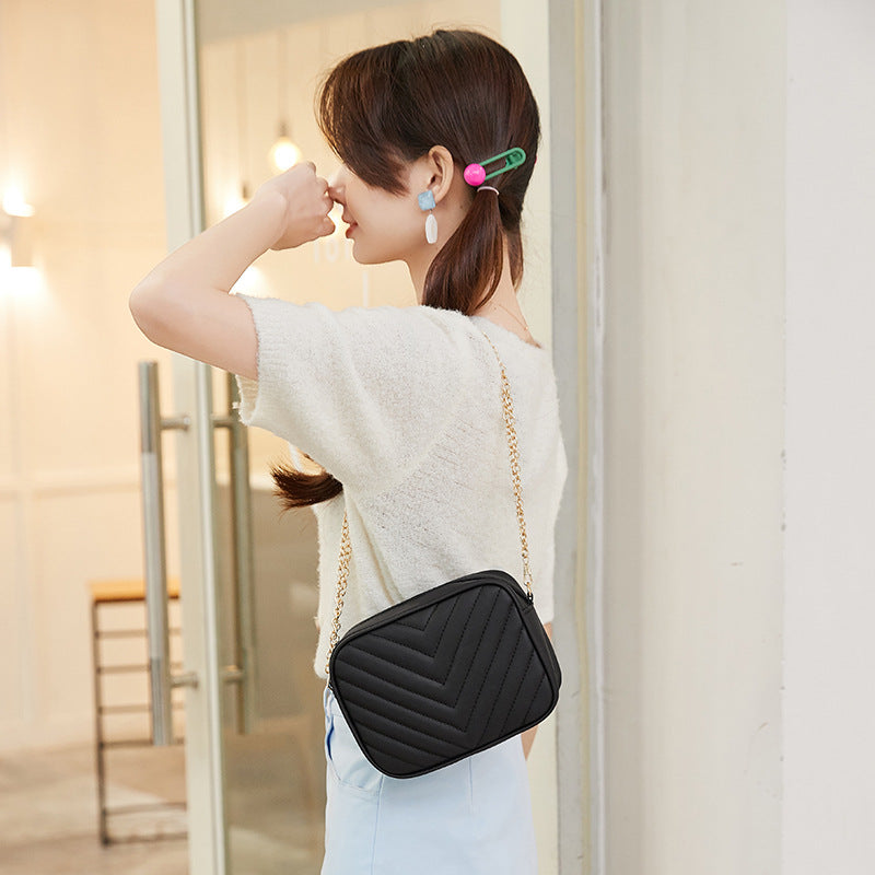 Versatile Korean Style Fashion Leisure Chain V Tattoo Embroidery Women's Shoulder Bag