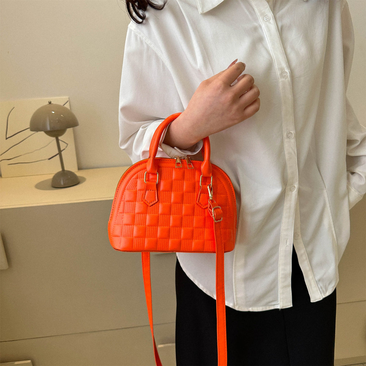 High-grade Shell Popular Chessboard Fashion Elegant Women's Shoulder Bag