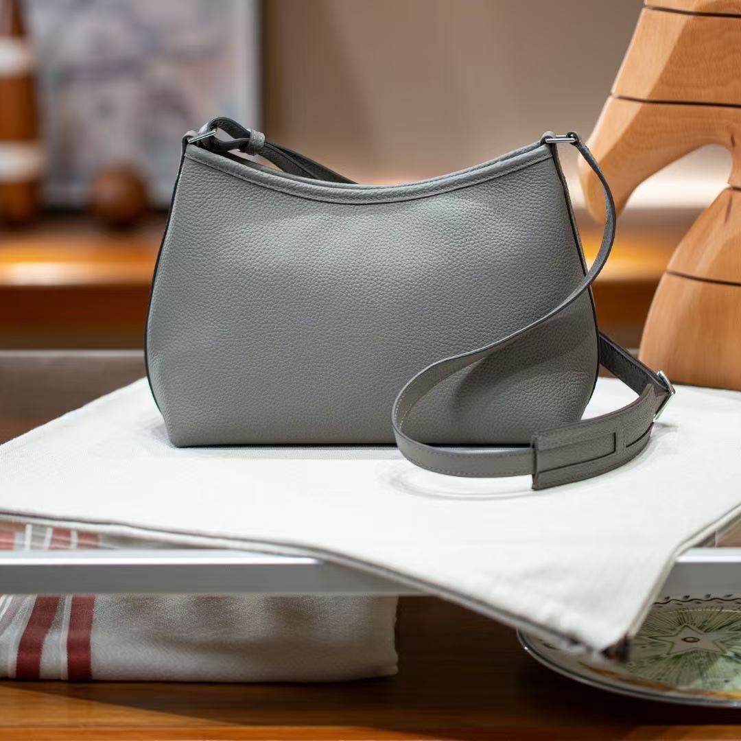 Women's First Layer Cowhide Underarm Fashionable Simple Bags