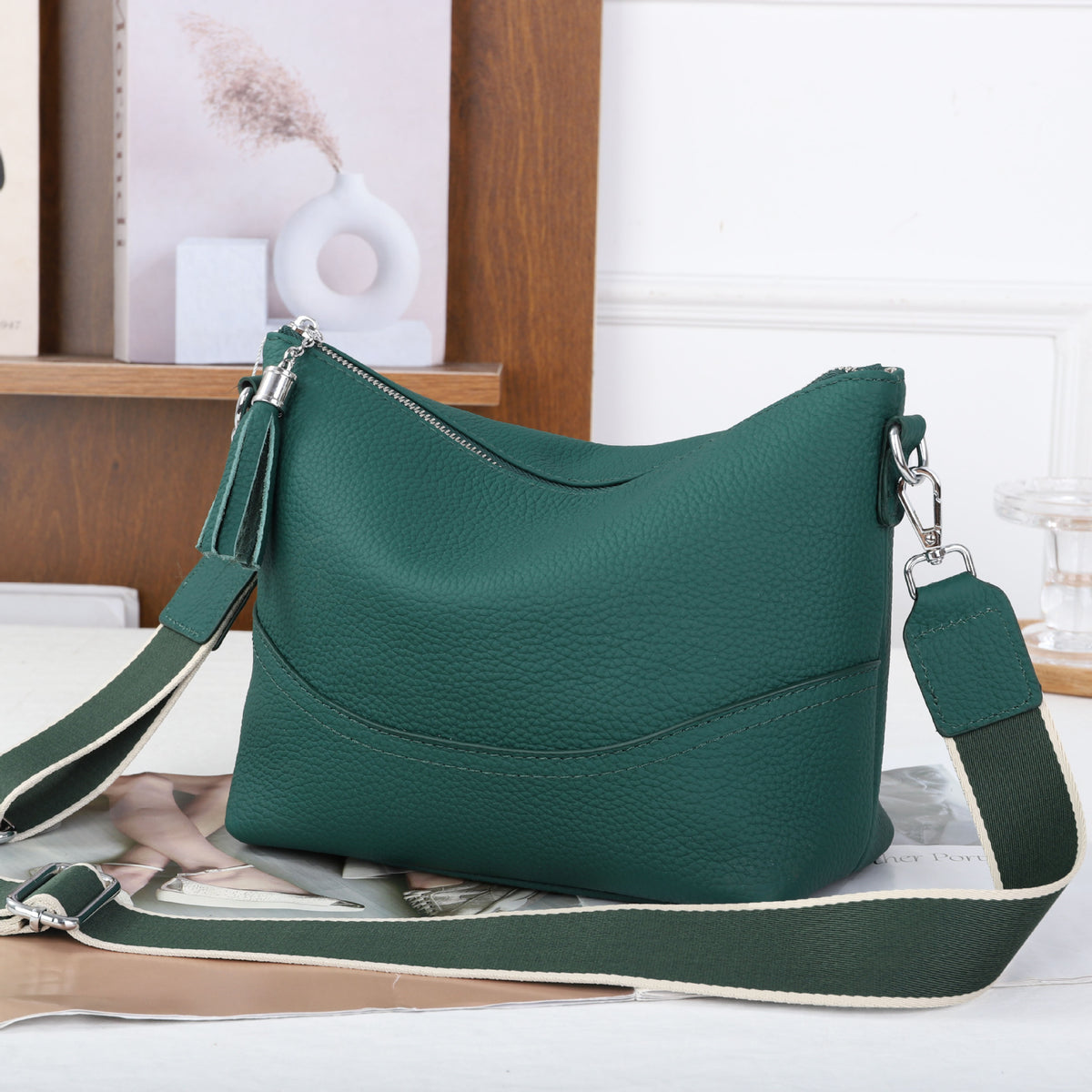 Full Top Layer Cowhide Simple Practical Commuter Underarm Women's Messenger Bag