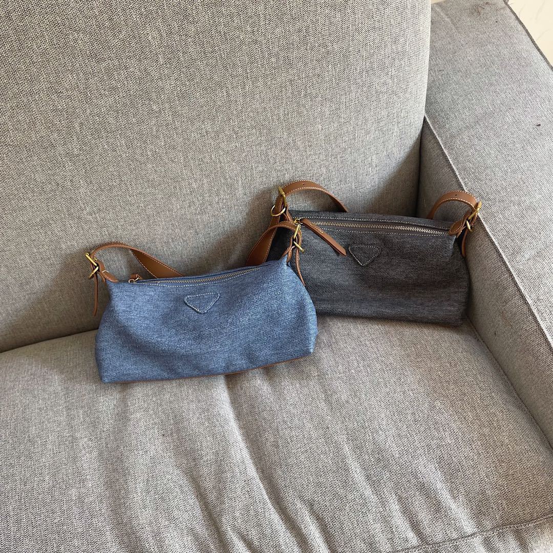 French Stick Underarm Design Texture Cloth Shoulder Bags