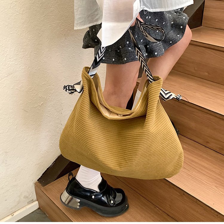 Women's Idle Style Large Capacity Underarm Corduroy Easy Women's Shoulder Bag