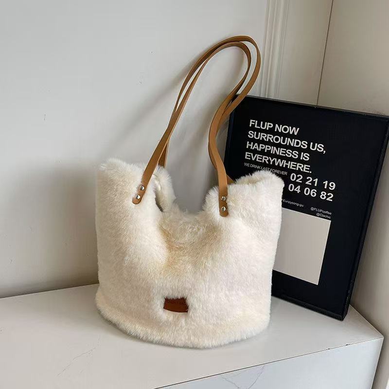Women's Korean Plush Fashionable Large Capacity Commuter Women's Shoulder Bag