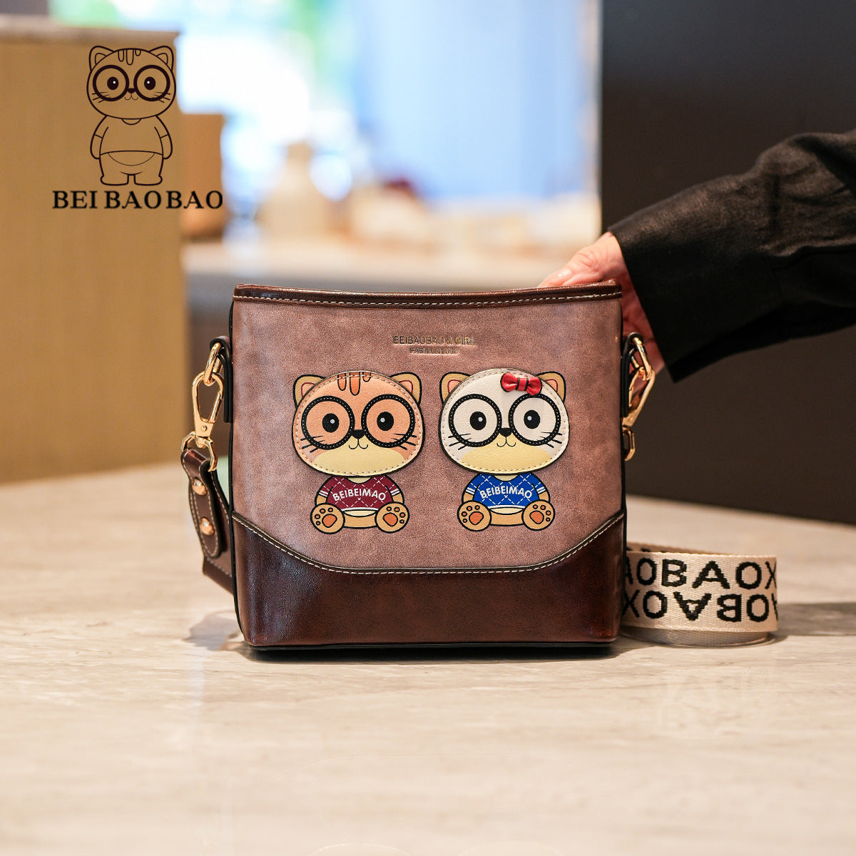 Source Fashion Popular One Light Luxury Women's Messenger Bag