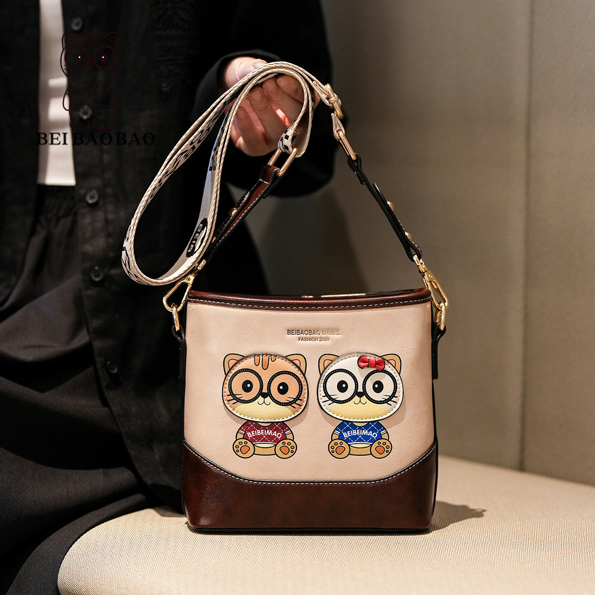 Source Fashion Popular One Light Luxury Women's Messenger Bag